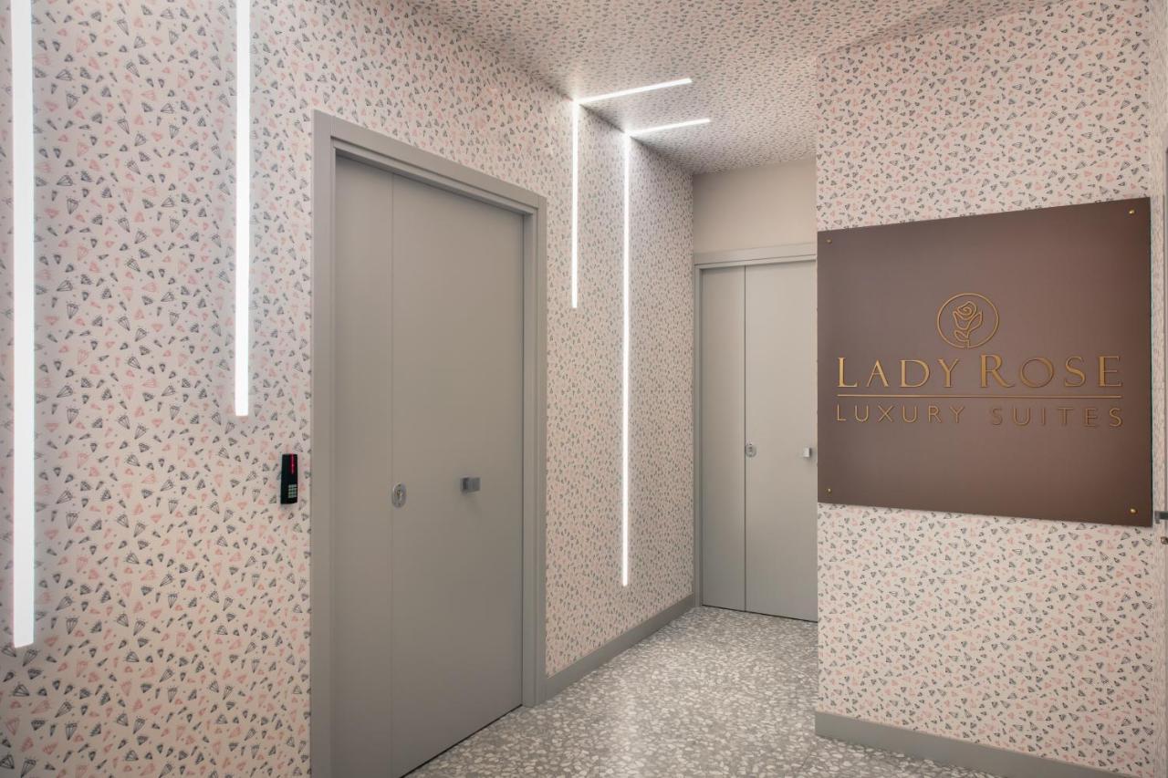 ホテル Lady Rose ナポリ エクステリア 写真
